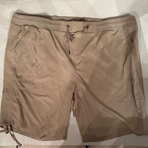 Attyre NWT Women’s Beige Shorts 18W - Great Gift